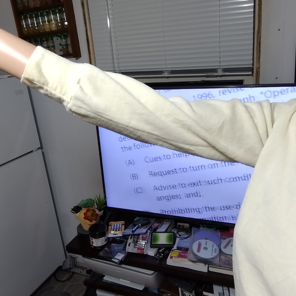 VINTAGE Women's V-neck L/S VELOUR Top. - Picture 5 of 6